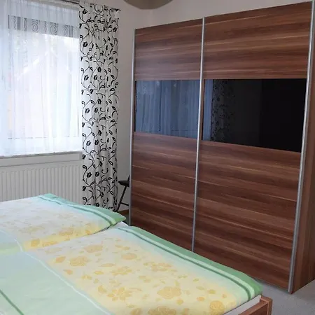 Kroeger, Apartmán *
